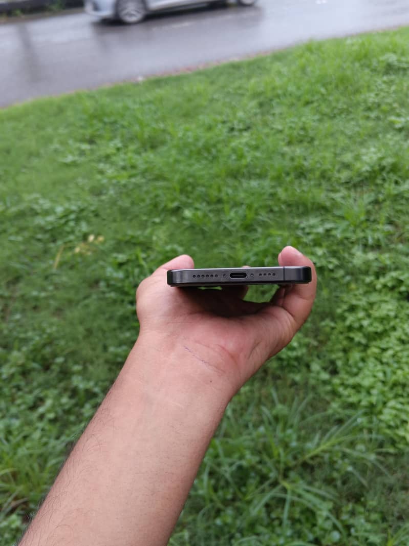 Apple iPhone 15 Pro Max 4