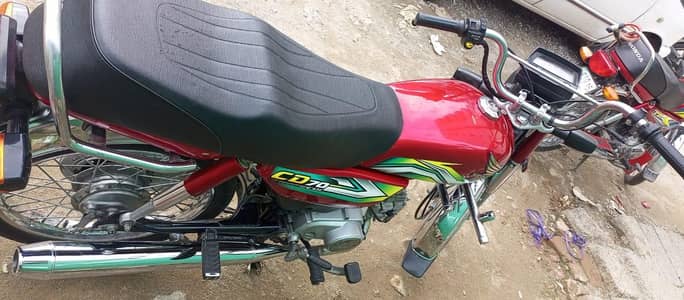CD 70 in very good condition for sale