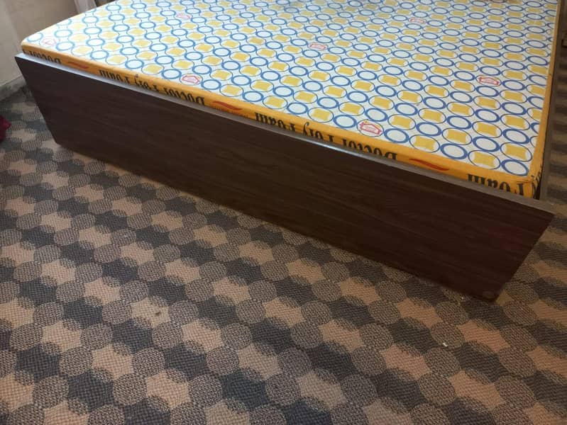 Double Bed with side table for sell 4