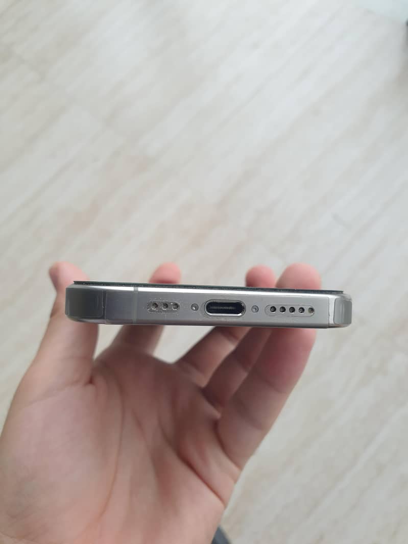 Apple iPhone 15 Pro 2