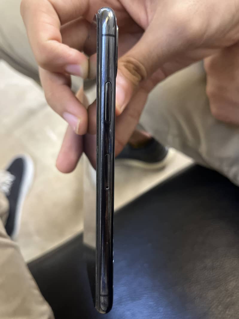 Apple iPhone XS 6