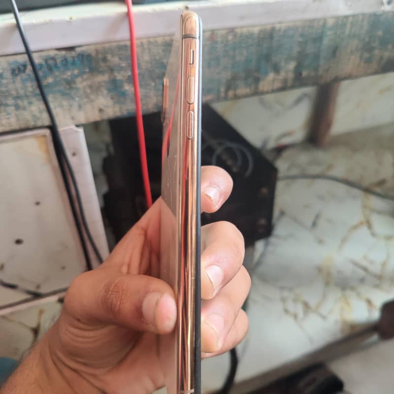 Apple iPhone XS Max 3