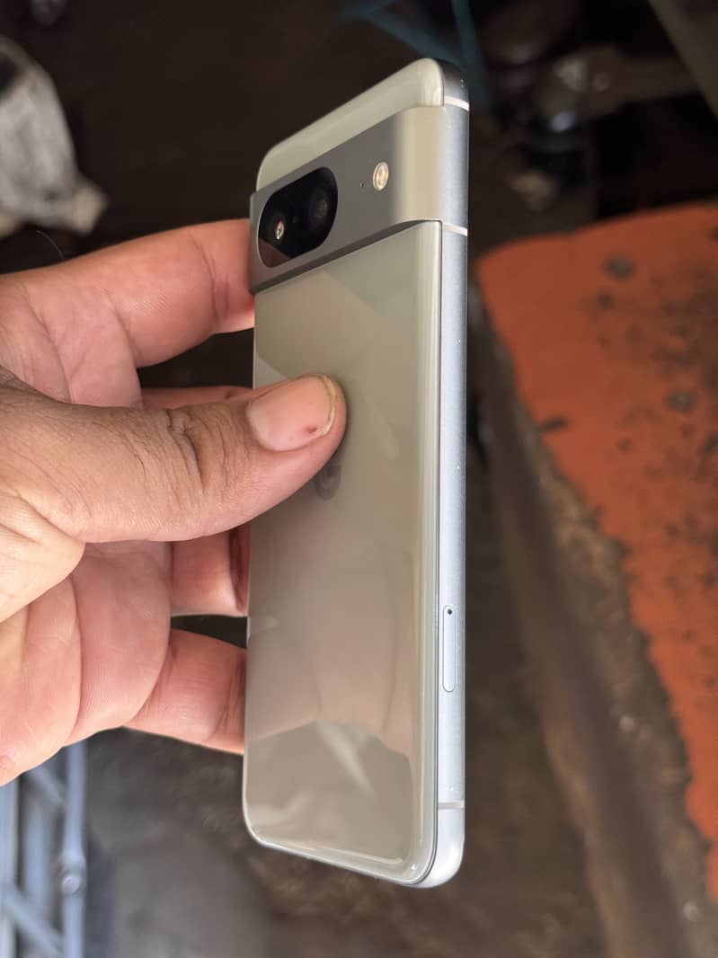 Google Pixel 8 3