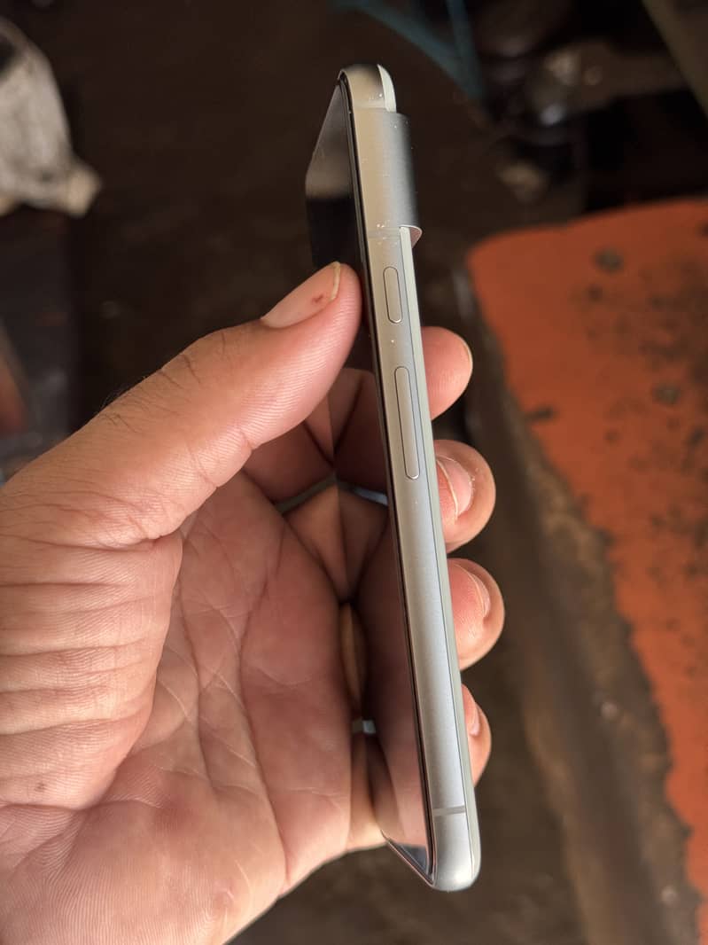 Google Pixel 8 4