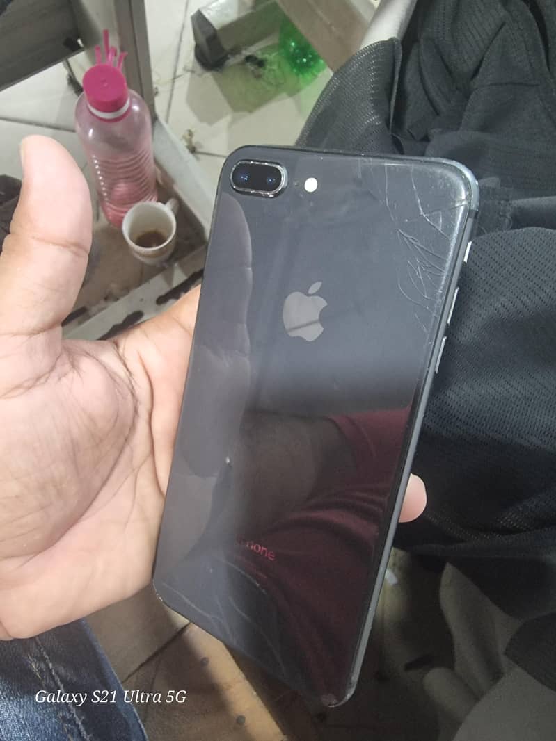 Apple iPhone 8 Plus 0