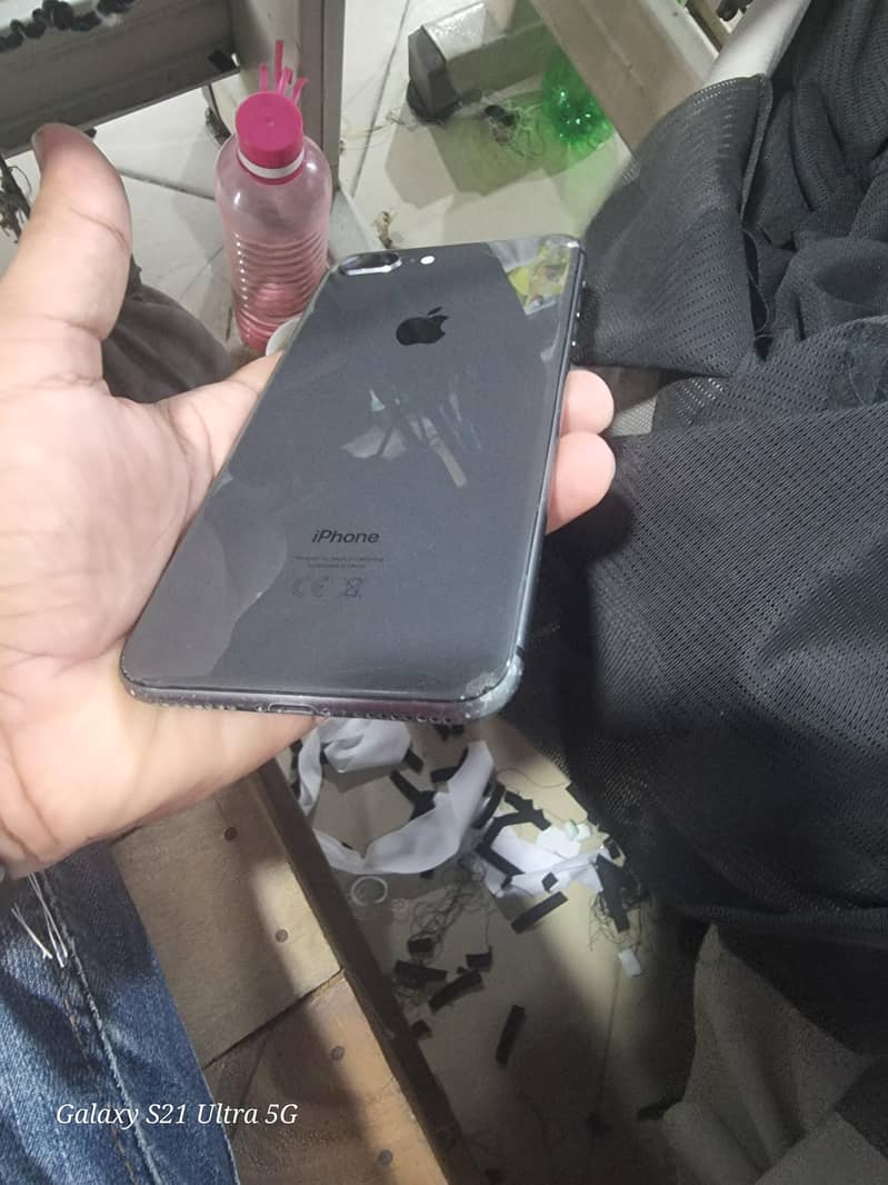 Apple iPhone 8 Plus 1