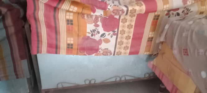 condition 10/10  loha peti with stand   koi zung ni koi masla ni