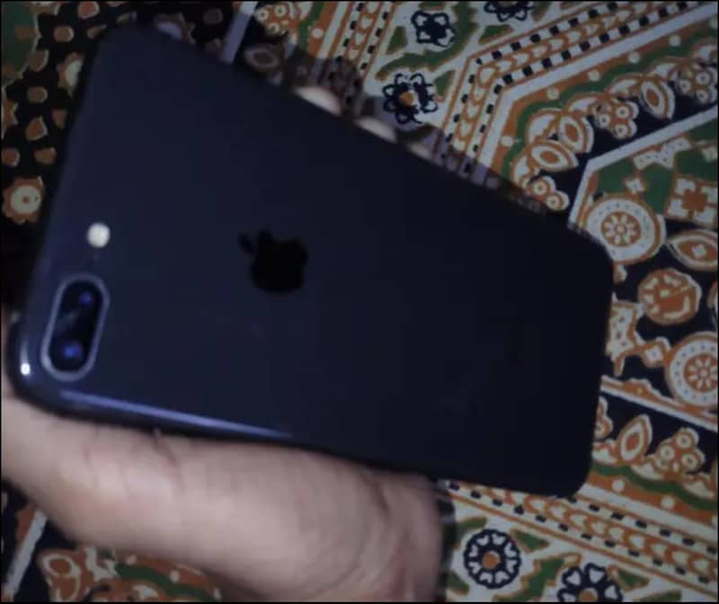 Apple iPhone 8 Plus 1