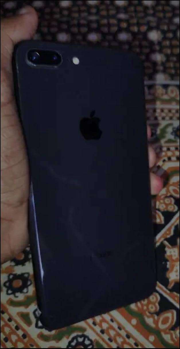 Apple iPhone 8 Plus 3