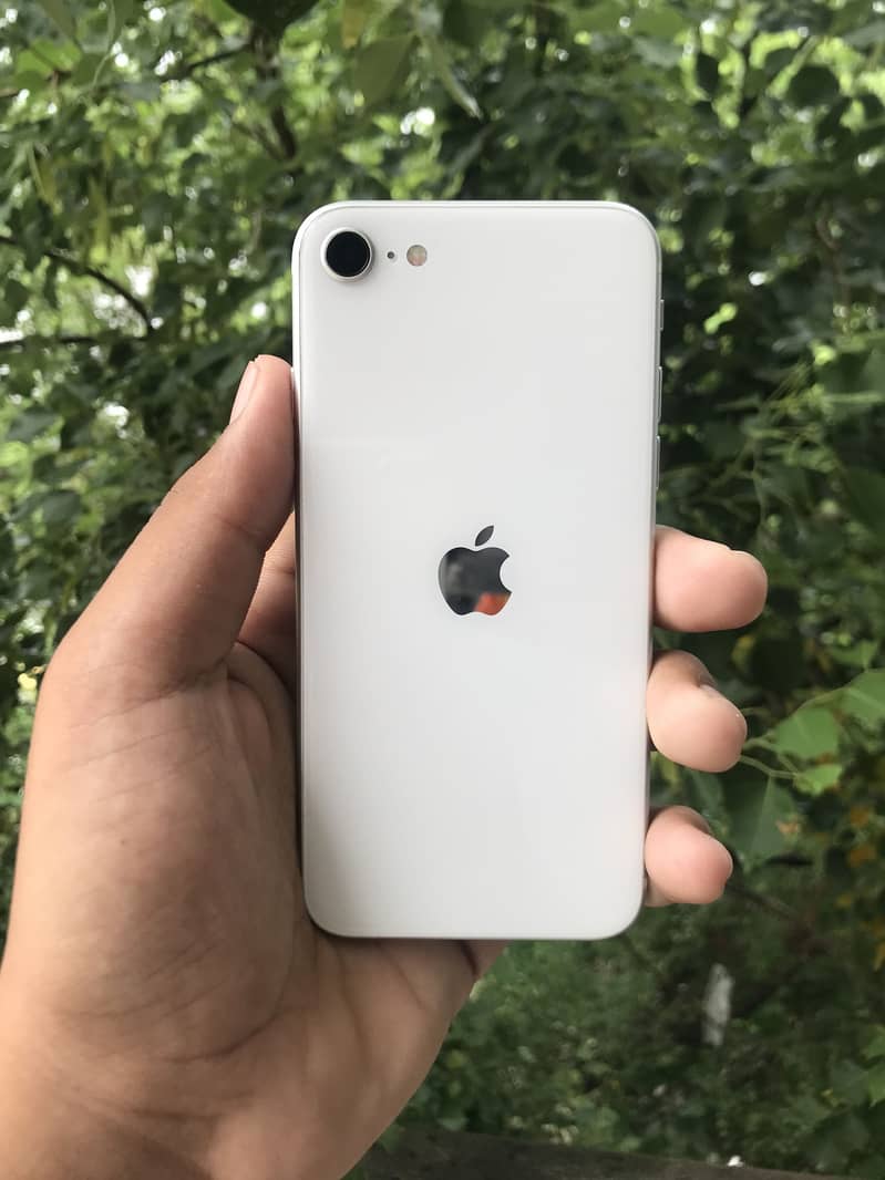 Apple iPhone SE 2020 0