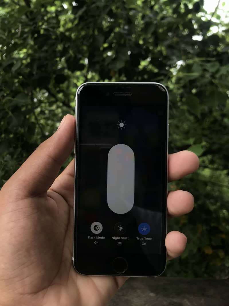 Apple iPhone SE 2020 1