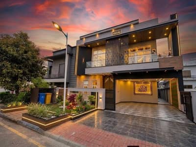 10 Marla Like Brand New Luxury House Available For Sale In Bahria Town Lahore.