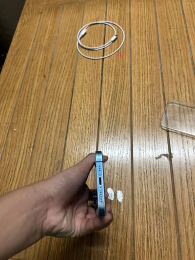 Apple iPhone 13