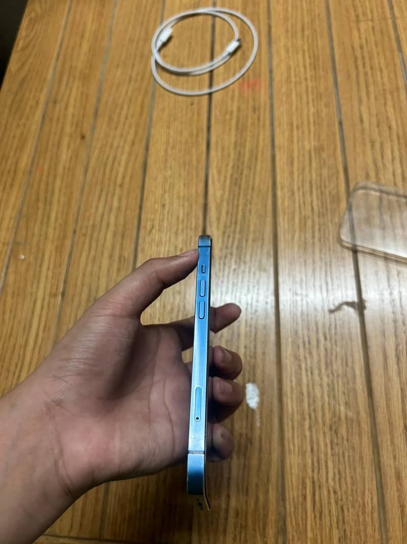 Apple iPhone 13 3