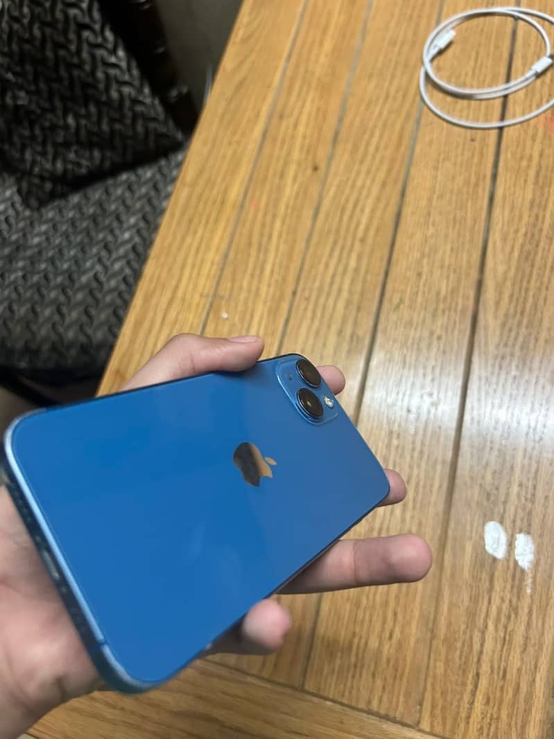 Apple iPhone 13 4