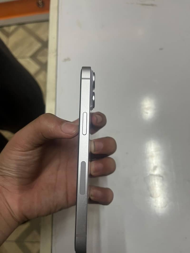 IPhone 14 JV 1