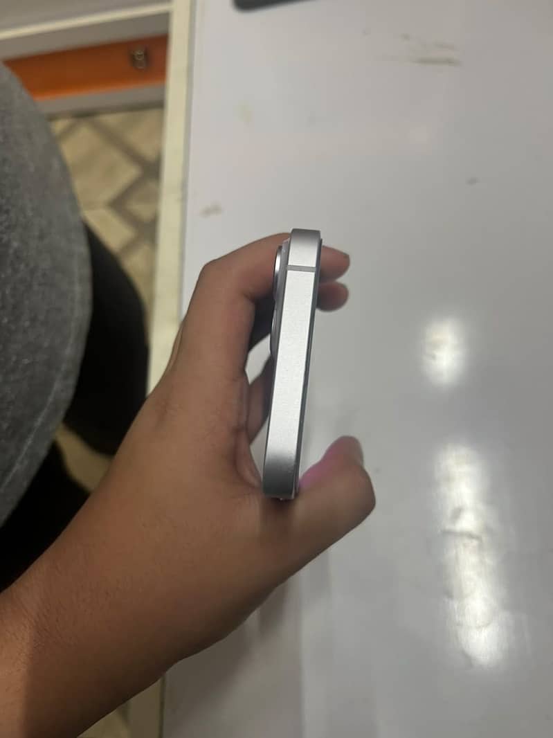 IPhone 14 JV 3