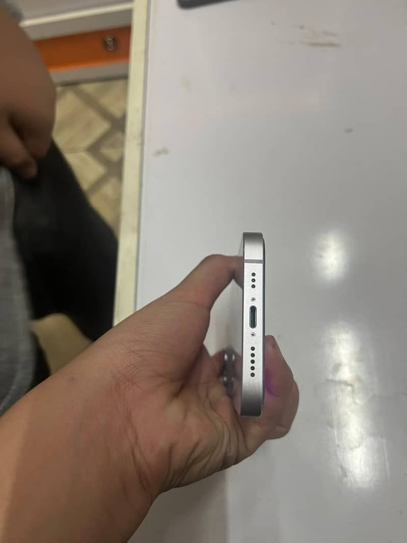 IPhone 14 JV 4