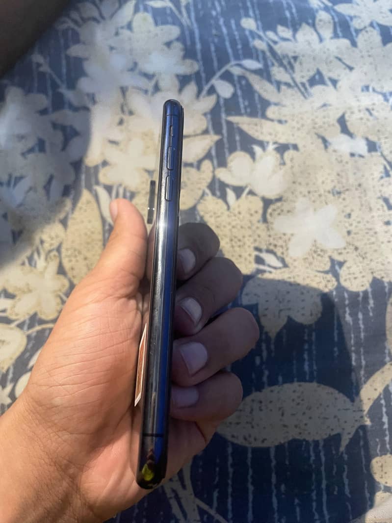 Apple iPhone XS 4