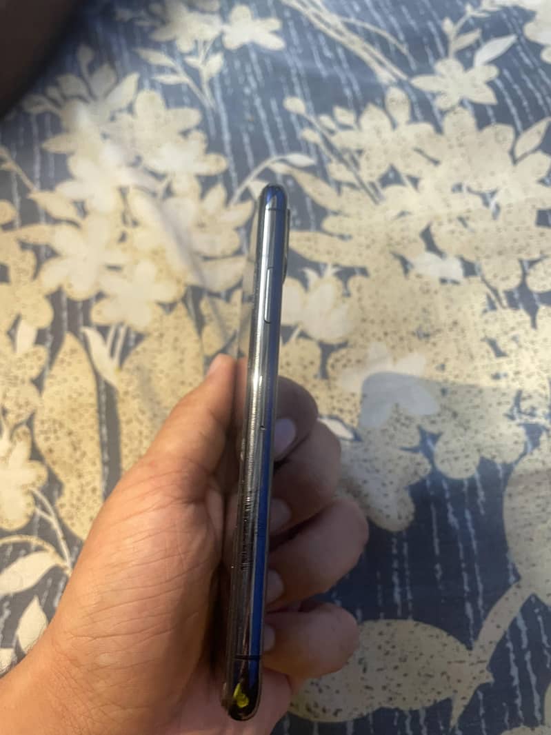 Apple iPhone XS 5
