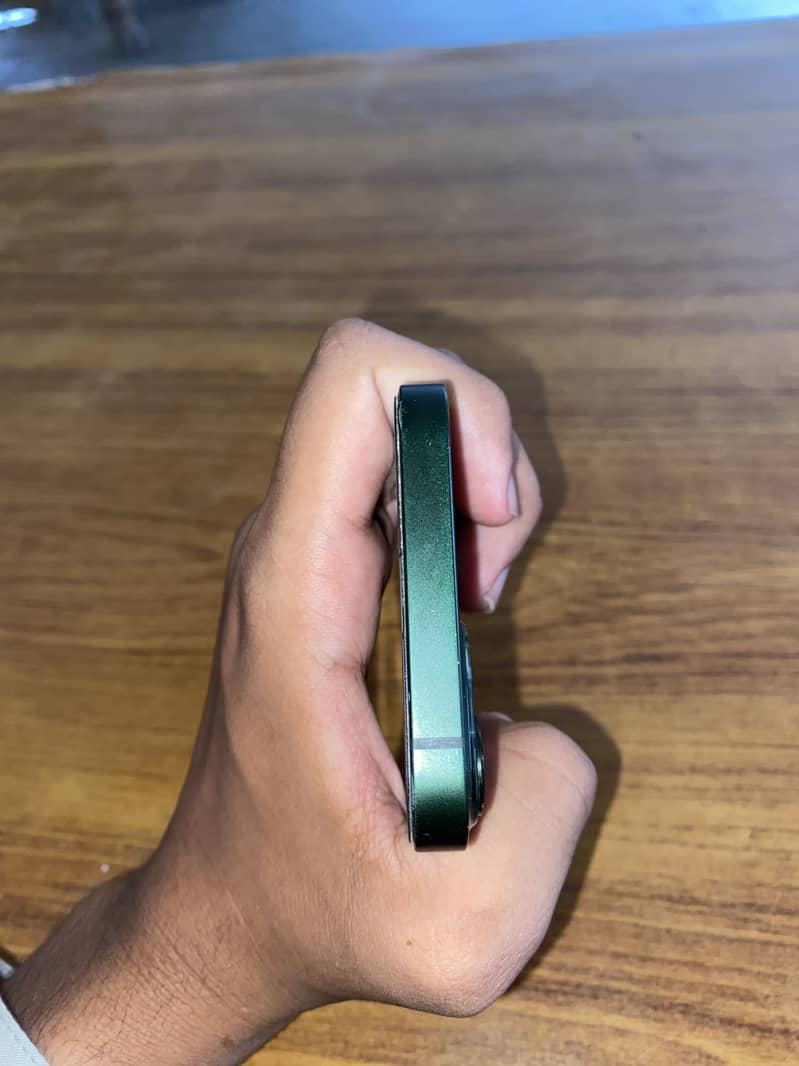 Apple iPhone 13 2