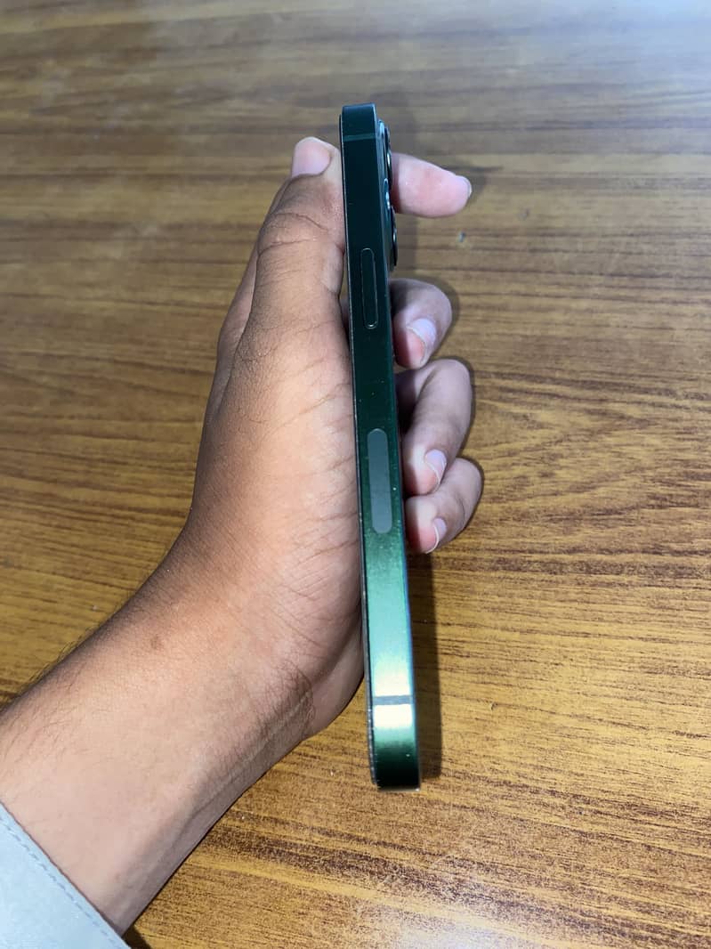 Apple iPhone 13 3
