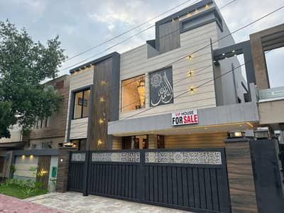 10 Marla Like Brand New Luxury House Available For Sale In Bahria Town Lahore.