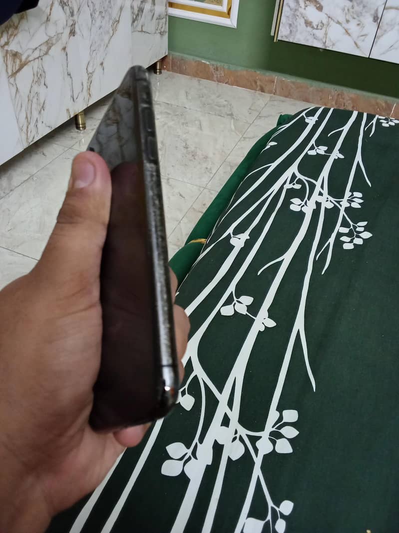 Apple iPhone X 3