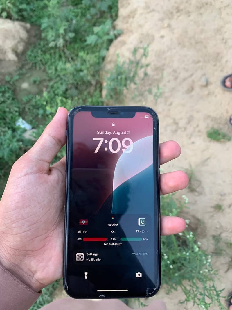 Apple iPhone 11 4