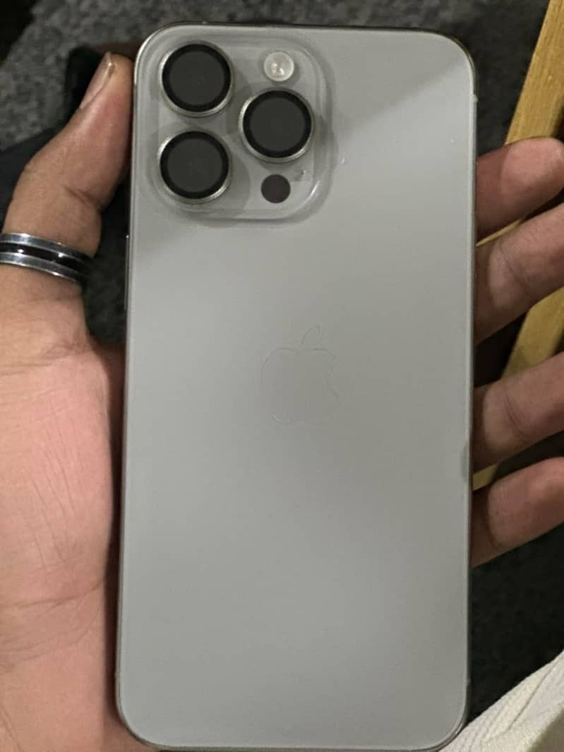Apple iPhone 15 Pro Max 0
