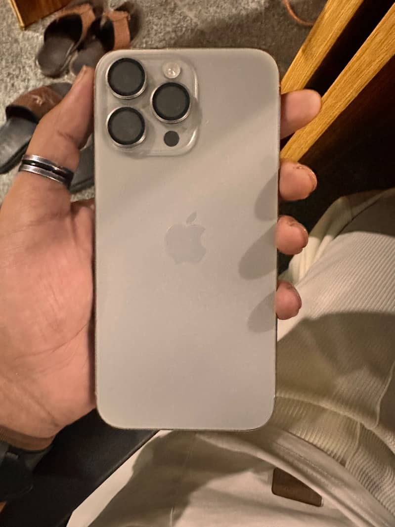 Apple iPhone 15 Pro Max 1