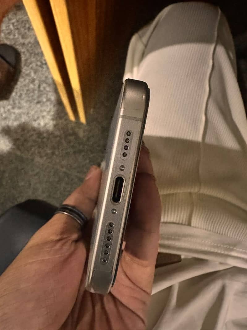 Apple iPhone 15 Pro Max 3