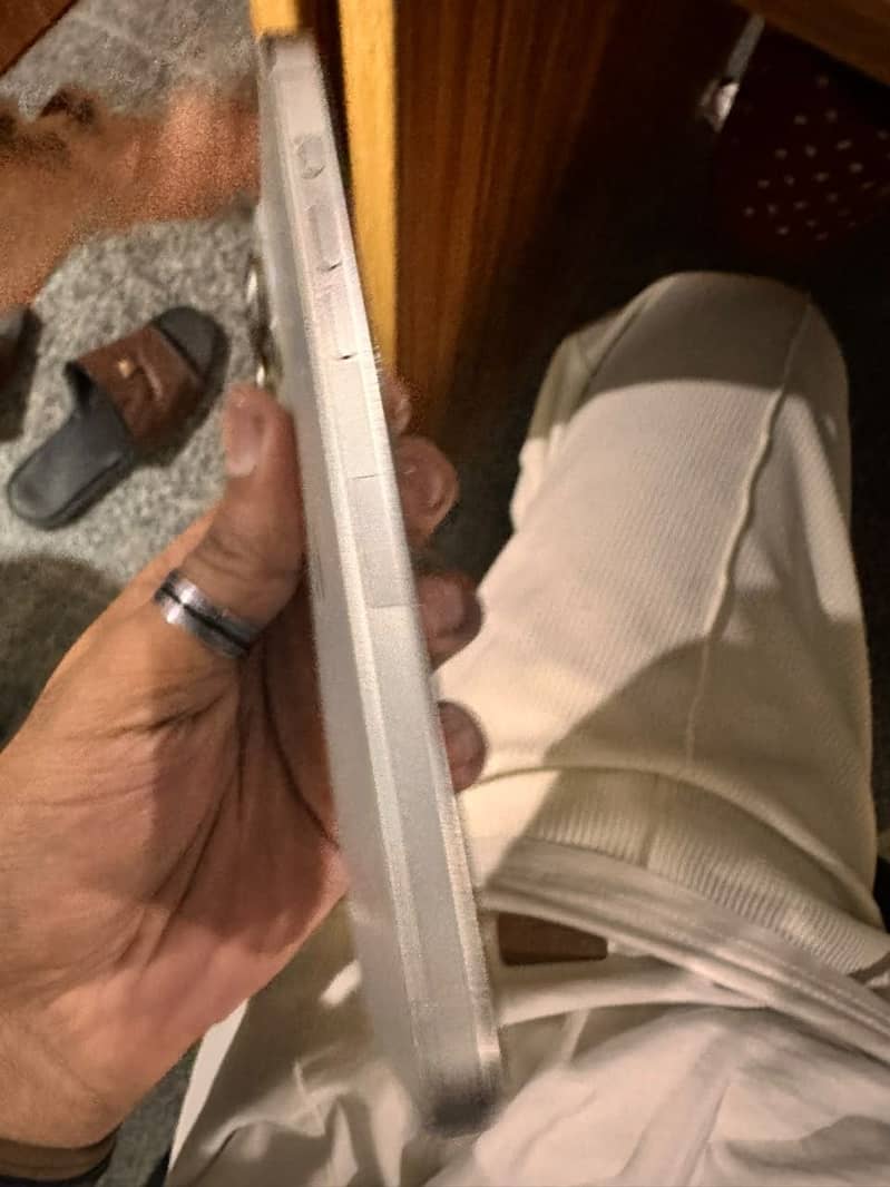 Apple iPhone 15 Pro Max 4