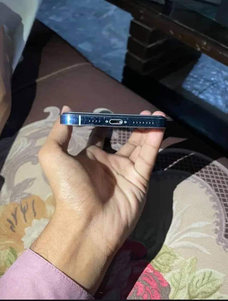 Apple iPhone 11 Pro Max 2