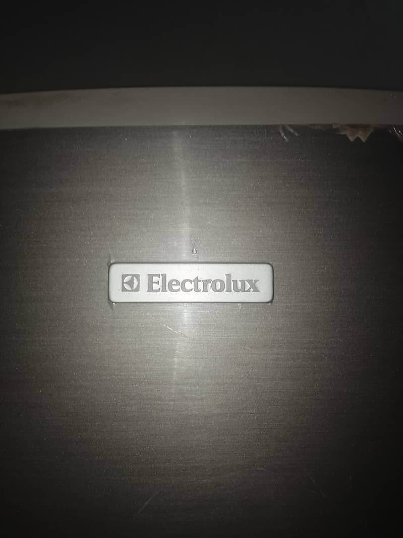 Electrolux Medium-Size Refrigerator use 2