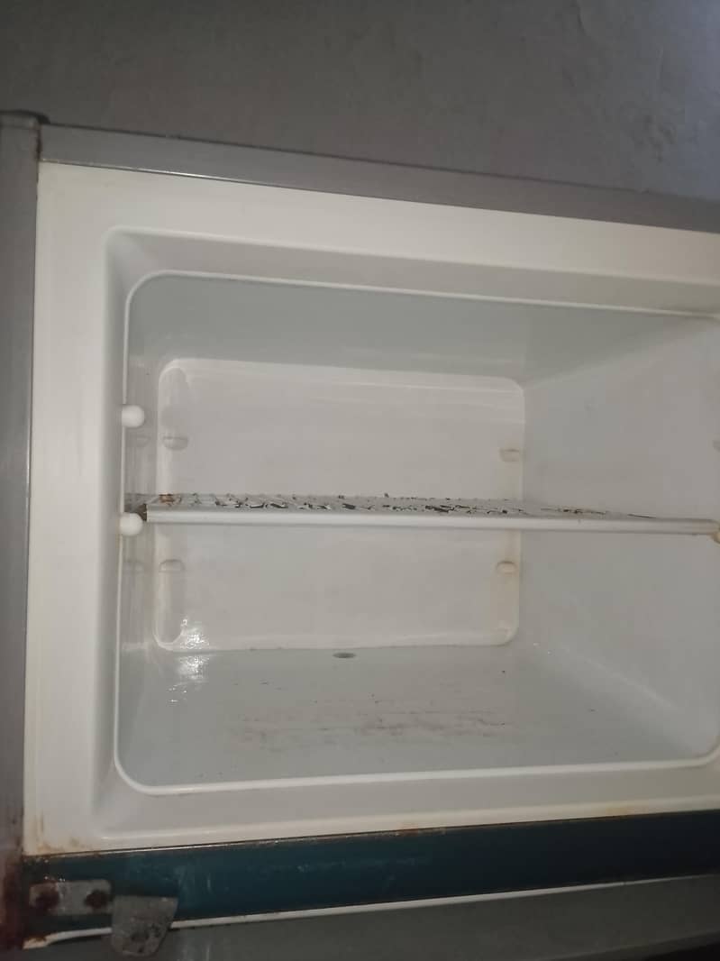 Electrolux Medium-Size Refrigerator use 3