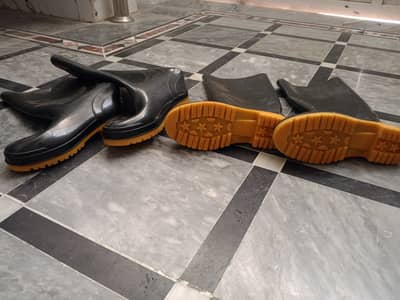 Long shoes for Service Station and water related stuff
