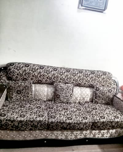 Beautiful sofa set 6 seater