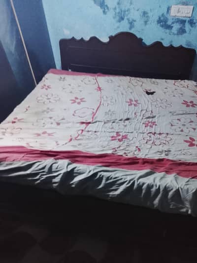 double bed tali ki lakadi ka hai aur iske sath matress bhi milega