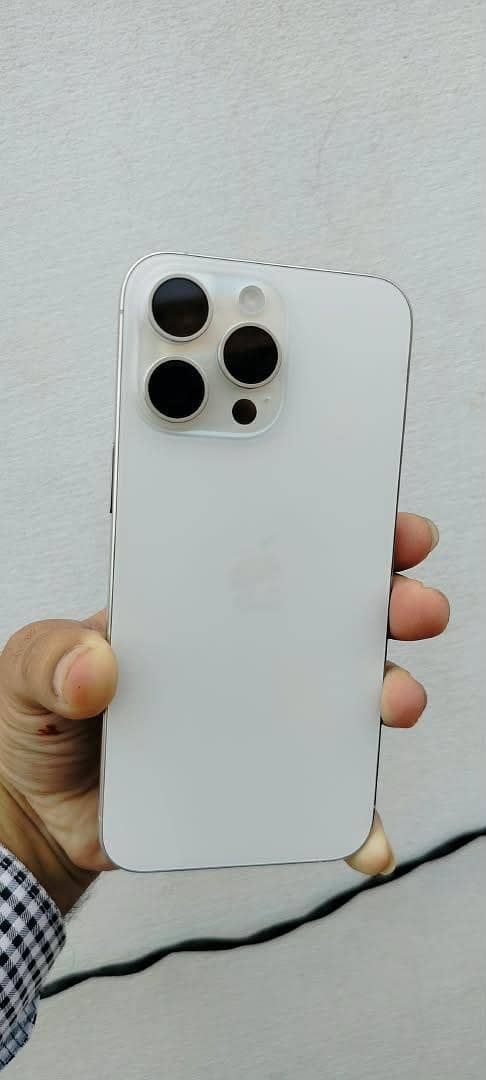 Apple iPhone 15 Pro Max 1