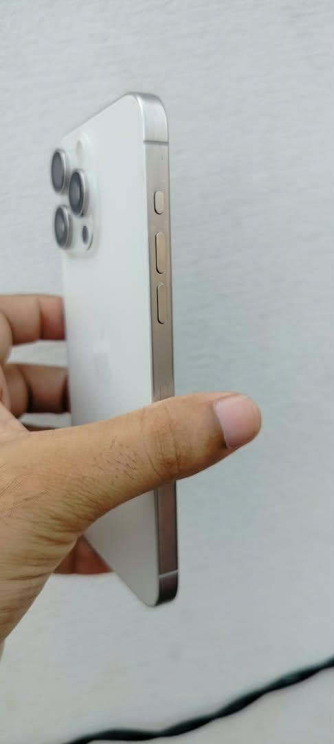 Apple iPhone 15 Pro Max 5