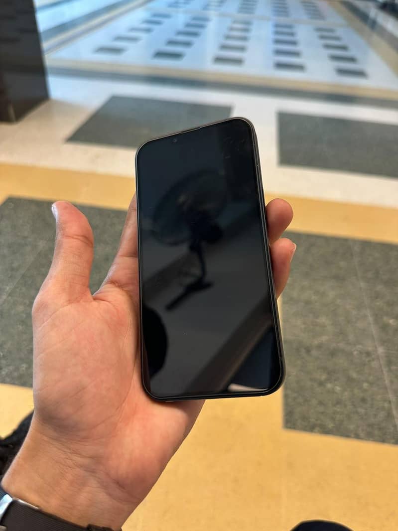 Apple iPhone 13 2