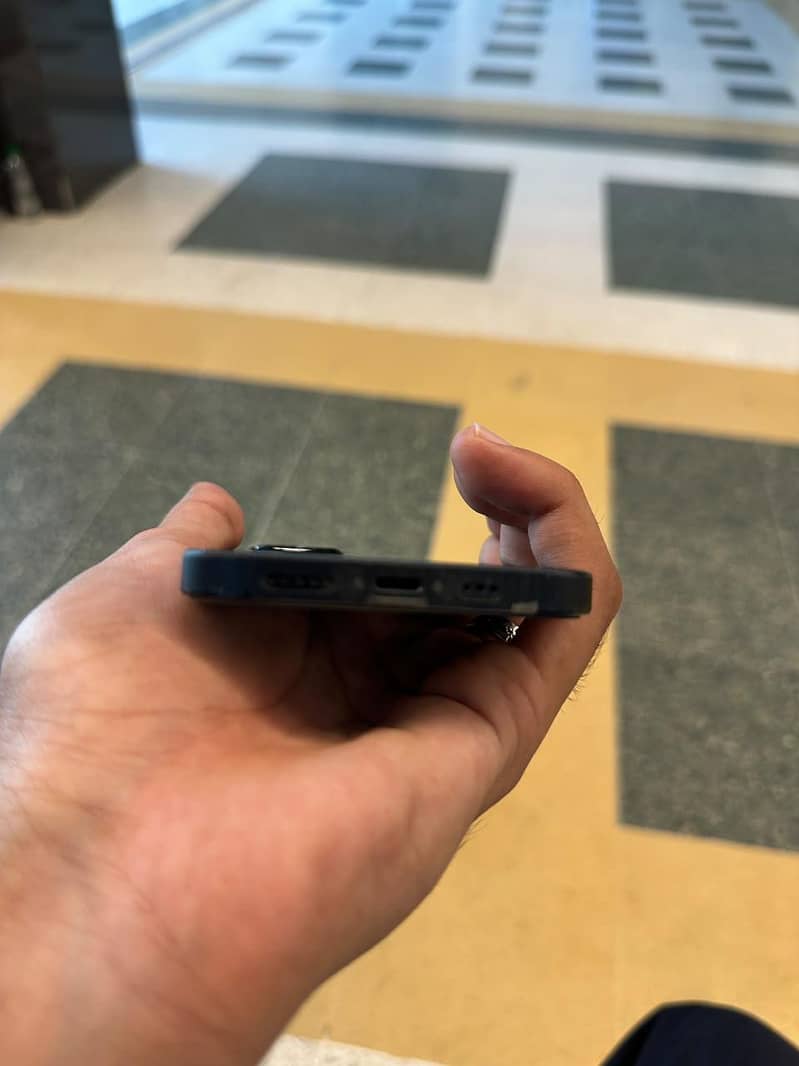 Apple iPhone 13 5