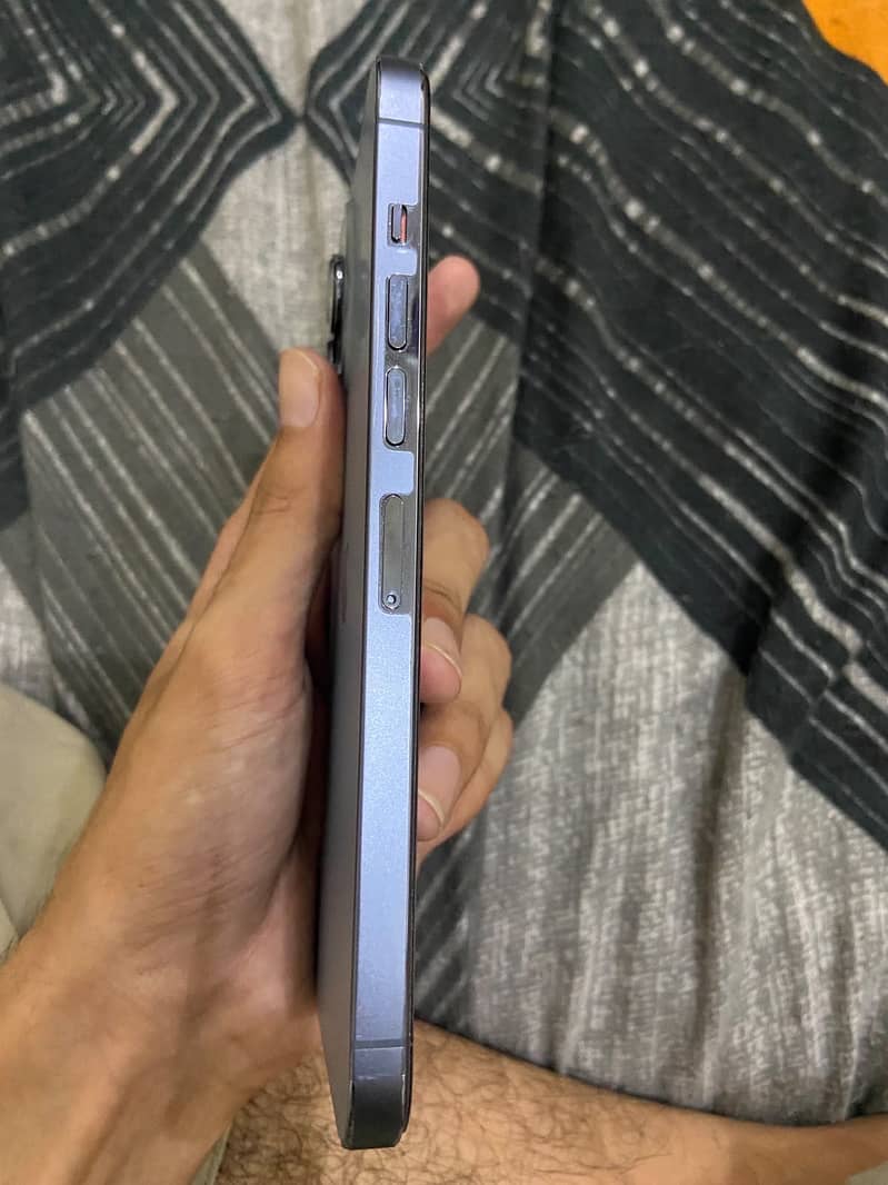 Apple iPhone 13 Pro Max 4