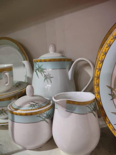 Crown of France Dynasty Crockery Set - 8 Person Service