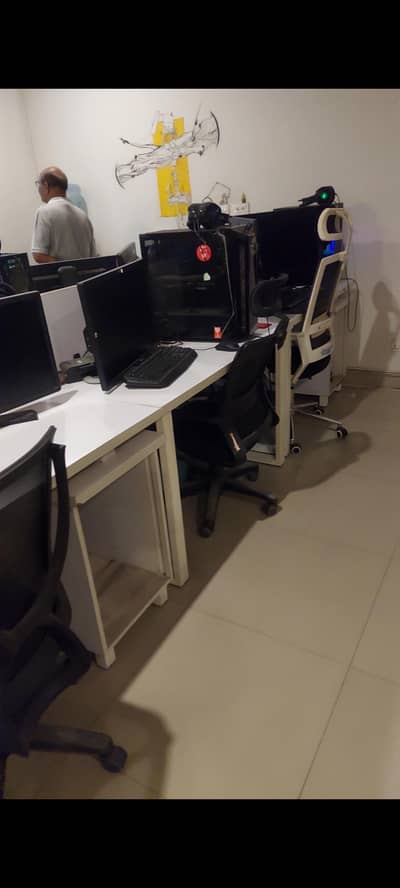 Office tables far sale 10/9 baki all ok hai 
