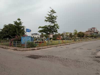 Bahria Enclave - Sector N Residential Plot For sale Sized 10 Marla