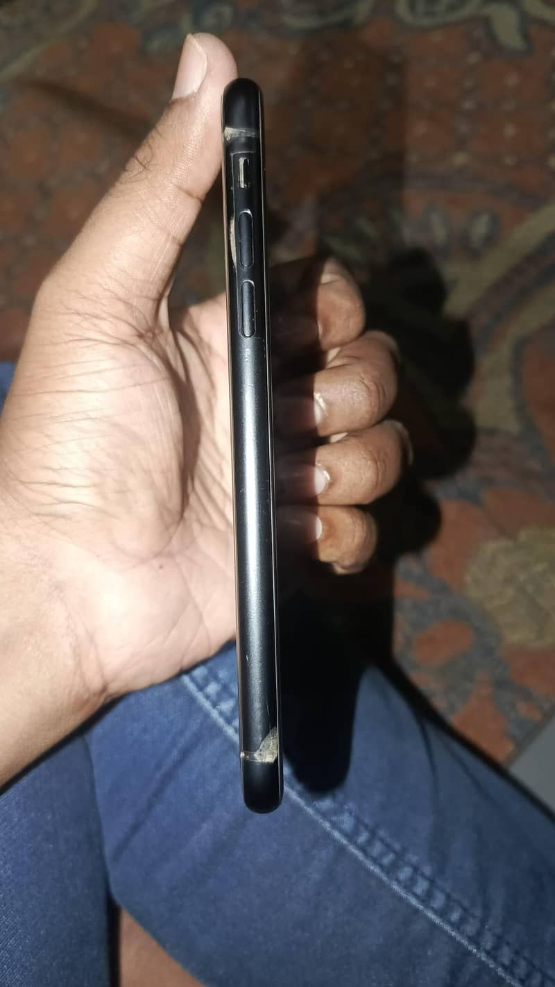 Apple iPhone XR 4