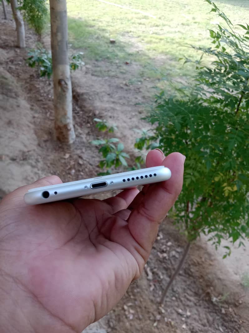 Apple iPhone 6 Plus 3