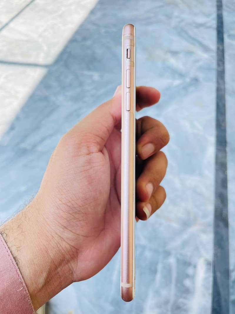 Apple iPhone 8 Plus 4